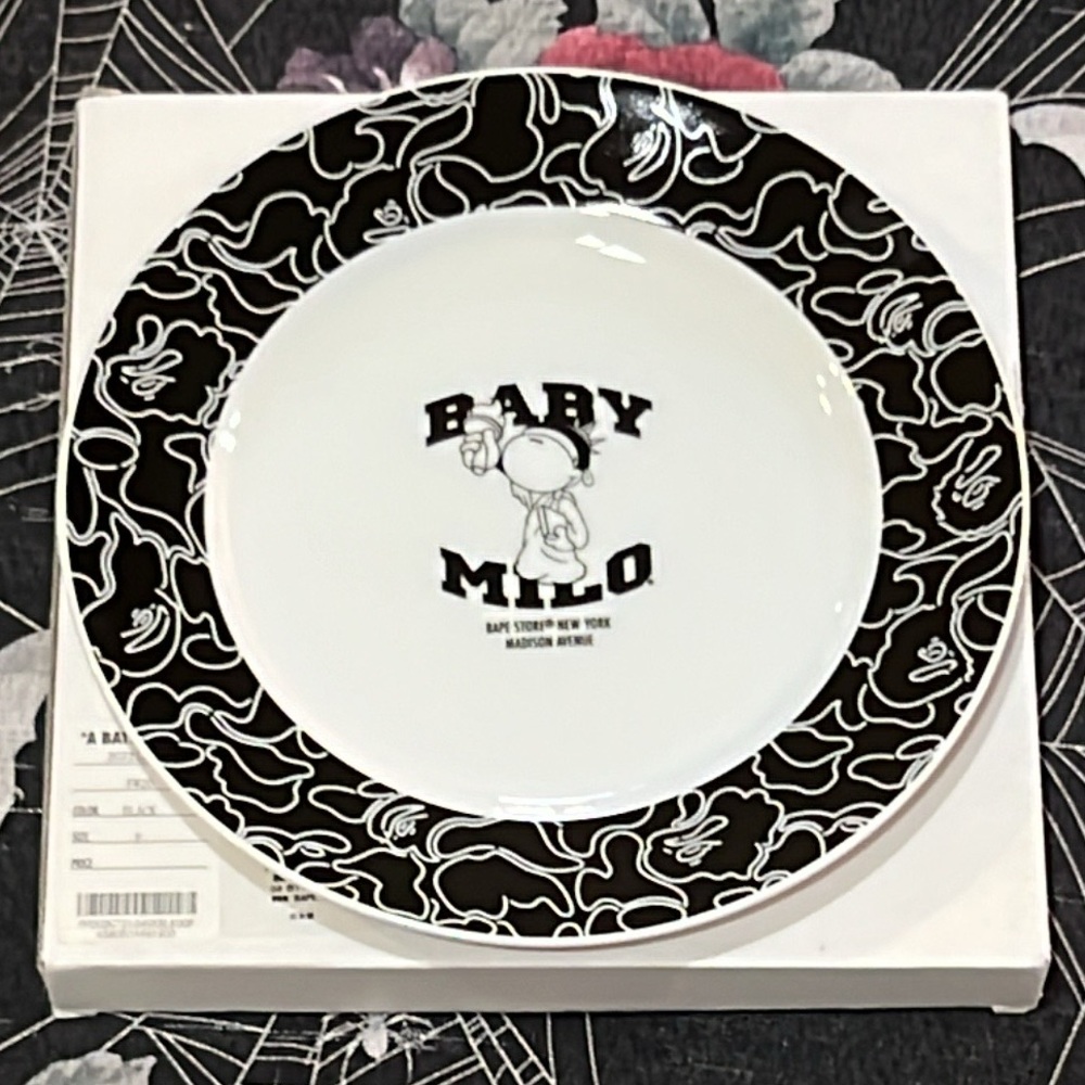 NEW 2020 BAPE A BATHING APE BABY MILO MADISON AVENUE BLACK CERAMIC DINNER PLATE
